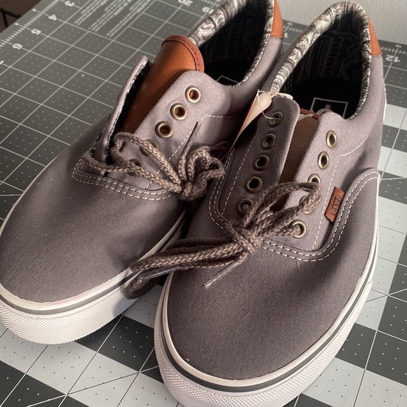 New Vans off the wall skater shoes - Picture 2 of 5